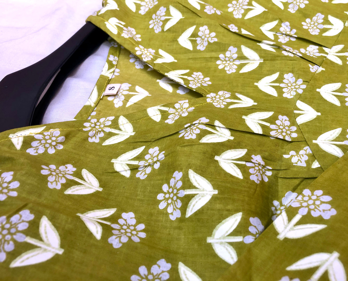 “Chic Green Floral Printed Kurti with Flared Sleeves & Lace Detailing – Everyday Ethnic Wear”