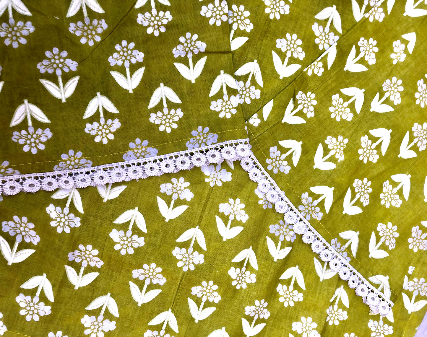 “Chic Green Floral Printed Kurti with Flared Sleeves & Lace Detailing – Everyday Ethnic Wear”